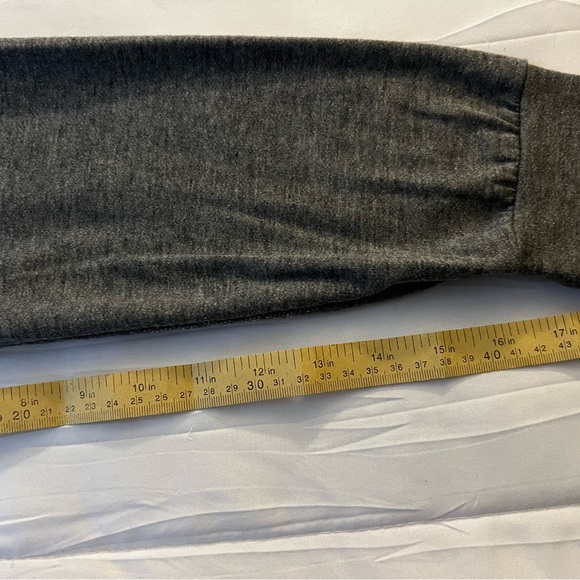 NWOT Torrid cut out v lightweight gray sweatshirt. Size 0. - Picture 9 of 9